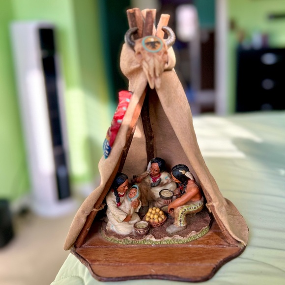 VTG Native American Family Huddled In Tipi Still Life Collectible 3D Art Accent - Picture 3 of 11